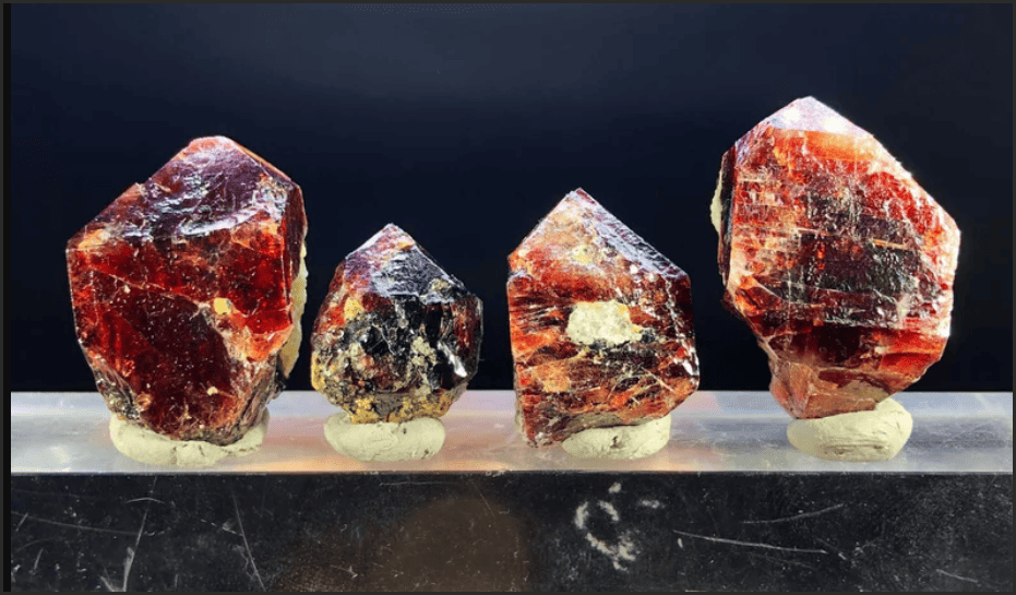 Tinh thể đá Zircon tự nhiên nguyên bản