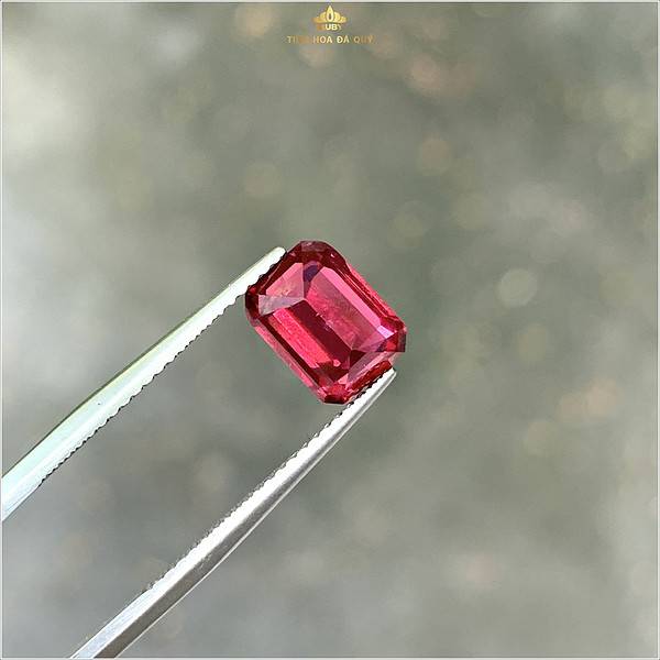 Viên Spinel 2,40ct đỏ đẹp tự nhiên nguyên bản hình ảnh đẹp