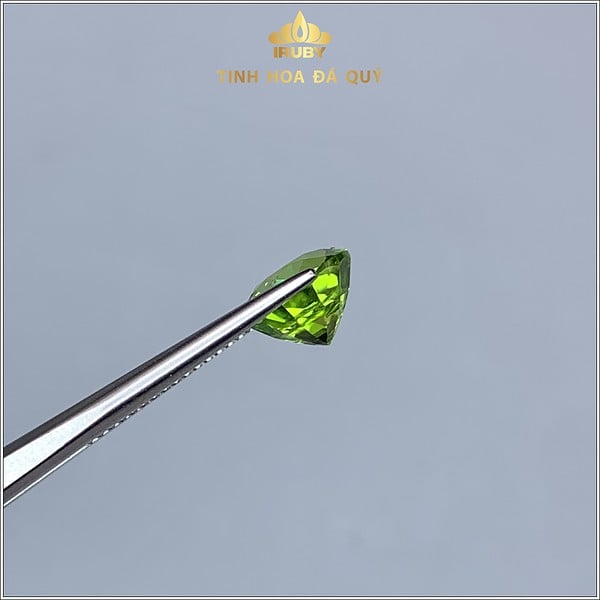 Viên Peridot màu xanh lá mạ 2,35ct tự nhiên IRPD30 - 238235 hình ảnh 2