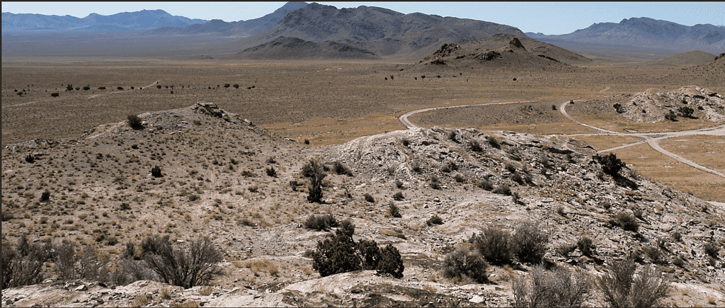 Hình ảnh cấu trúc mặt đất trên núi Topaz, Utah. Đây là một địa điểm săn đá Topaz và các khoáng chất khác, nằm ở Quận Juab, Utah .