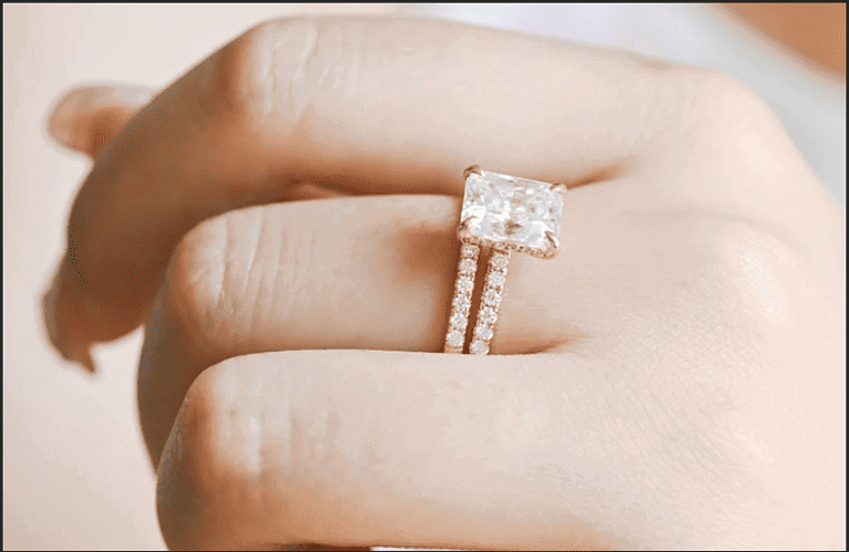 Nhẫn cưới vàng hồng điểm độc đáo trong thiết kế nhẫn cưới