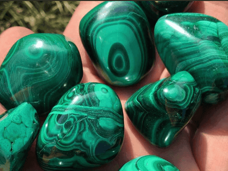 Độ cứng của đá Malachite rất thấp nên cần bảo quản đúng cách