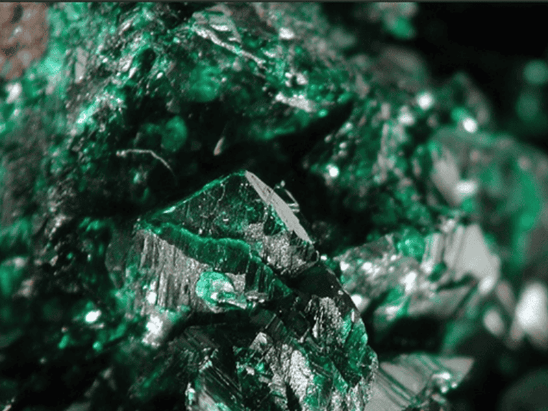 Đá Malachite được gọi với rất nhiều tên khác nhau bởi đặc tính của nó