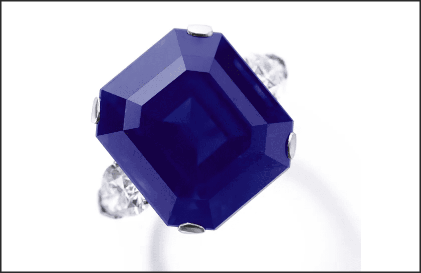 Kashmir Sapphire có trọng lượng nặng 27,54 carat. Sau cuộc đấu giá, viên đá này đã thuộc quyền sở hữu của nhà tài phiệt người Hy Lạp mang tên Dimitri Mavrommatis