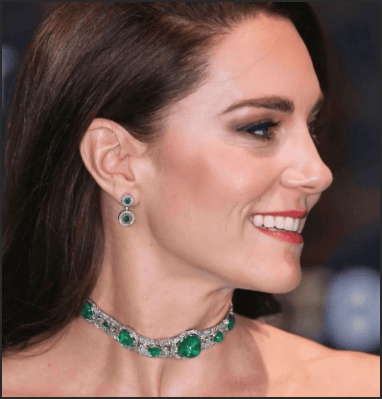 Kate Middleton's Delhi Durbar Emerald Necklace vòng cổ Ngọc Lục Bảo nổi tiếng trong giới hoàng gia