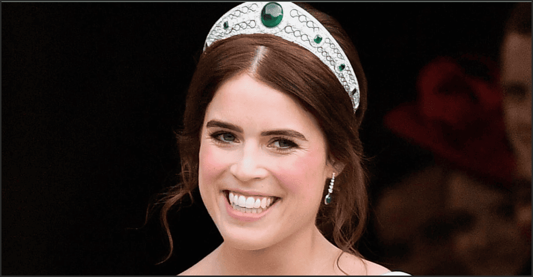 Princess Eugenie's Kokoshnik Emerald Boucheron Tiara vương miện được kết tù Ngọc Lục Bảo và kim cương mang phong cách cổ điển sang trọng 