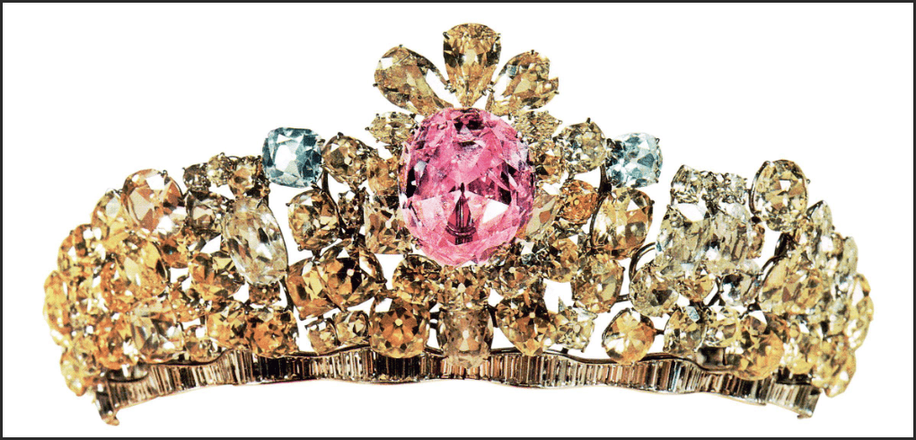 Queen Farah's Harry Winston Noor-ol-Ain crown được làm từ 324 viên kim cương gắn trên khung bằng bạch kim