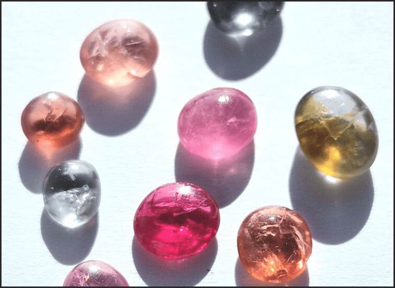 Spinel loại đá sở hữu nhiều gam màu sắc mang đến nhiều sự lựa chọn hơn