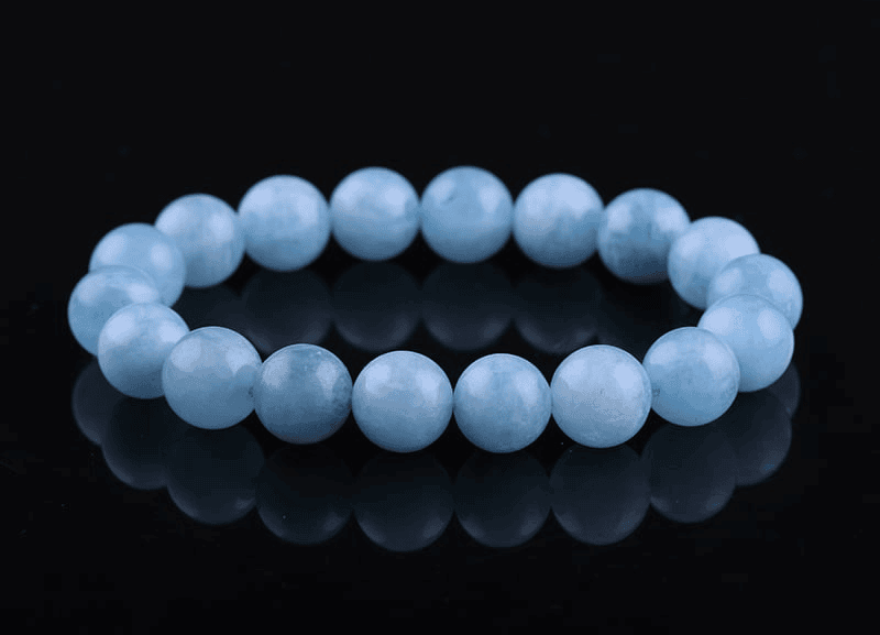 Aquamarine la vien da duoc yeu thich va moi nguoi co the lua chon lam trang suc phu hop voi moi lua tuoi