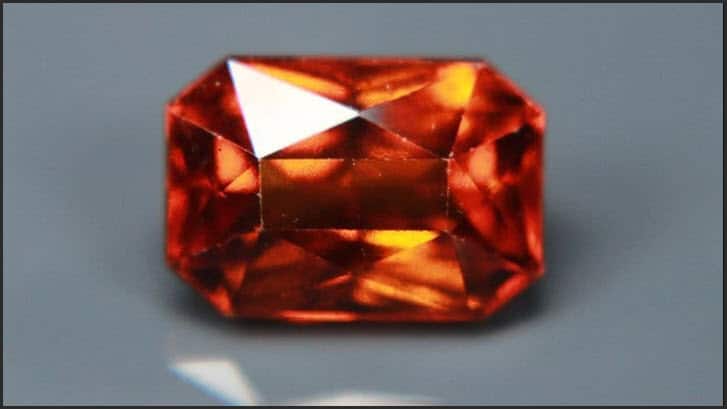 Garnet Hessonit được gọi là đá quế bởi có màu như màu của quế