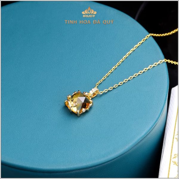 Trang sức đá Citrine tượng trưng cho tiền tài và thịnh vượng mang đến cho mệnh Hỏa