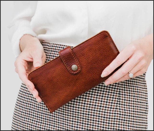 Túi xách và ví là món quà tặng đòi hỏi sự tinh tế của người mua lựa chọn phù hợp với phong cách người được tặng