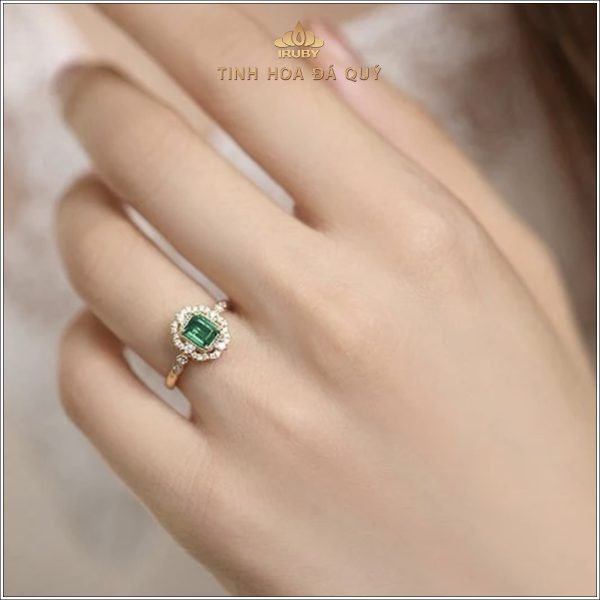 Mẫu nhẫn nữ Emerald hoàng gia - IREM 240138 hình ảnh 5