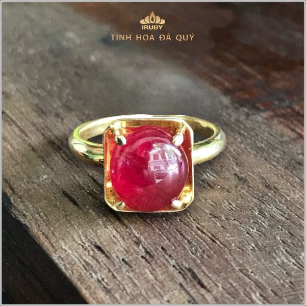 Nhẫn nữ Ruby Vintage rất phù hợp cho người mệnh Hỏa