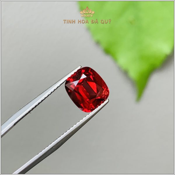 Đá Garnet Lục Yên gam màu đẹp nhất 3,21ct - IRGN119 2405321 hình ảnh 1