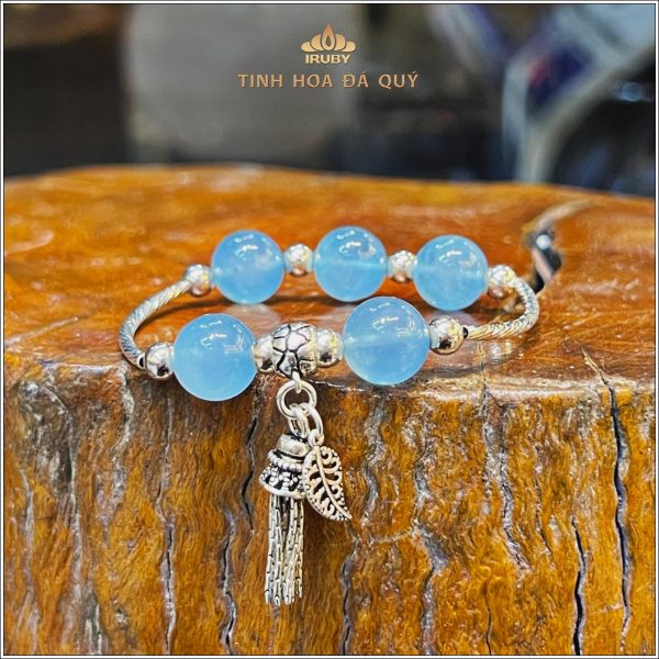 Vòng tay Aquamarine tự nhiên mix charm bạc là sự lựa chọn không thể bỏ qua