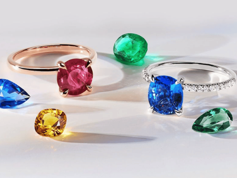 Đá Sapphire sở hữu màu sắc đa dạng hợp với tất cả các mệnh trong ngũ hành