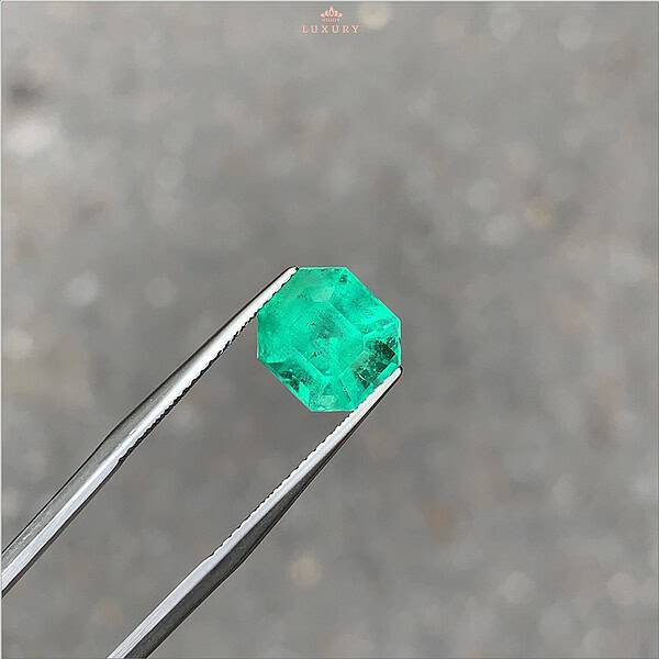 Đá Emerald xanh vivid tự nhiên 100% 3,89ct - IREM46 2409389 hình ảnh 1