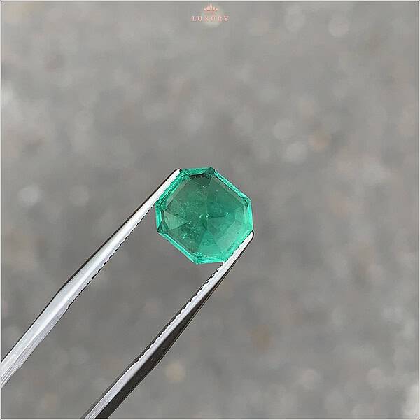 Đá Emerald xanh vivid tự nhiên 100% 3,89ct - IREM46 2409389 hình ảnh 4