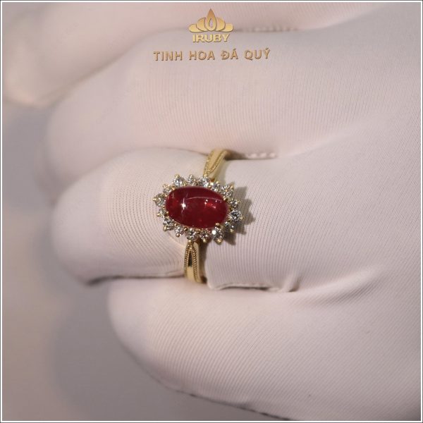 Nhẫn nữ Ruby kết kim cương sang trọng quý phái 2,50ct - IRRC 257 2409250 hình ảnh trên tay