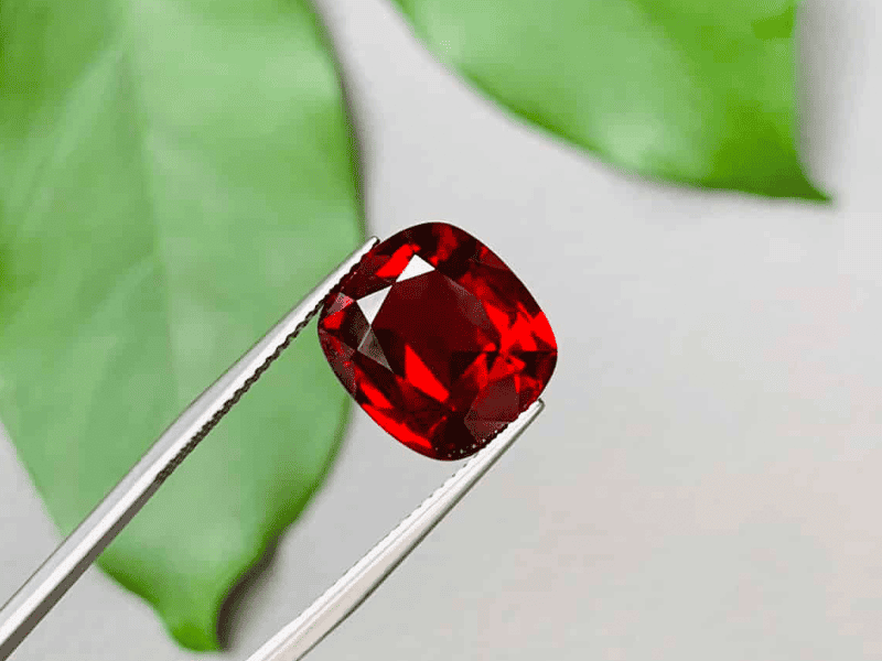 Màu đỏ là loại đá được yêu thích nhất