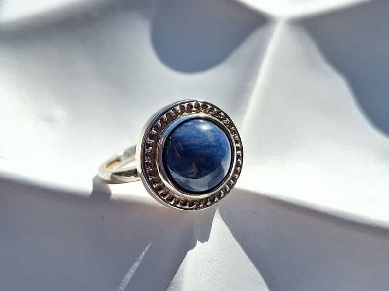 da sodalite mang den nhung loi ich ve mat tinh than va tri tue cho nguoi deo
