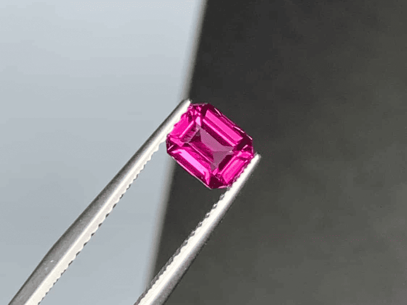 Đá Garnet loại đá được mệnh dạnh là nhiều màu sắc nhất