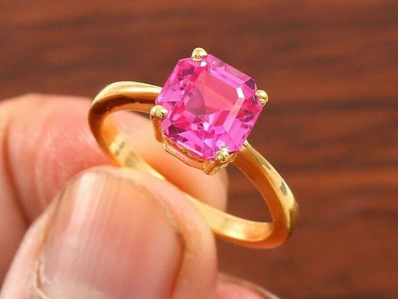 anh hong tinh te cua nhan sapphire lam noi bat ve dep quy phai cua nguoi phu nu