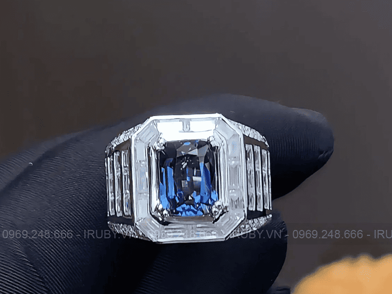 Màu xanh của đá Spinel biểu tượng của niềm tin, thành đạt và tri thức