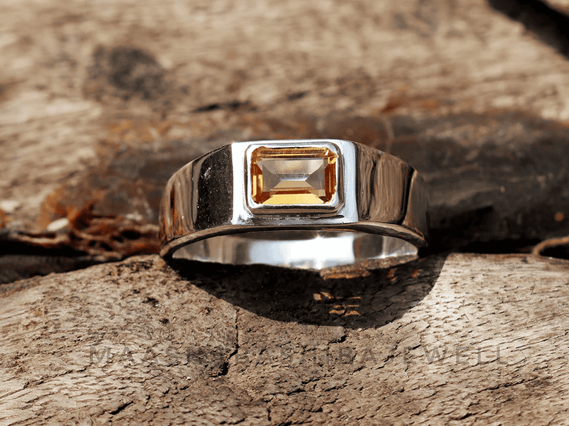 Màu vàng của đá Topaz và chất liệu vàng trắng tạo nên sự hoàn hảo