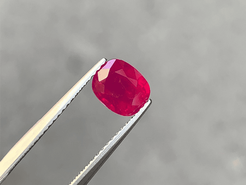 Đá Ruby Facet là loại đá chất lượng và ít tạp chất 