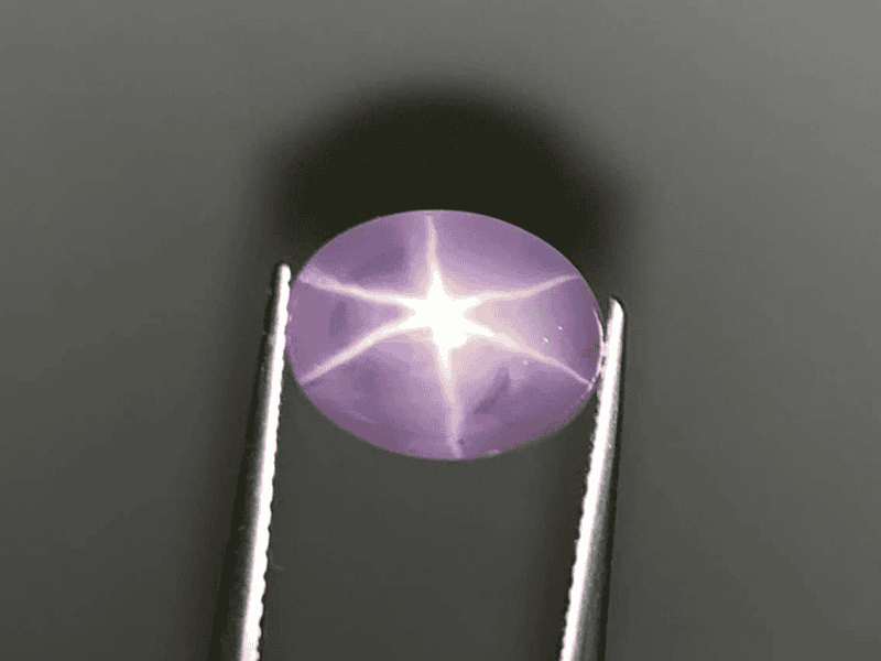 Ruby sao mang nét đẹp đặc trưng không phải loại đá nào cũng có được 
