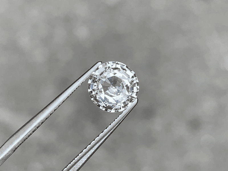 Sapphire trắng rất hiếm có trên thị trường đá quý hiện nay
