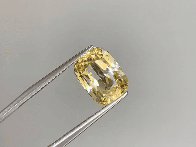 Sapphire vàng mang đến sự thịnh vượng cho chủ sở hữu