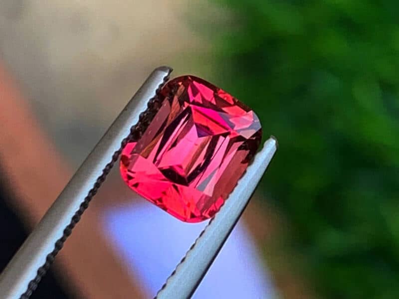 Tourmaline đỏ - Viên đá bảo vệ và sức mạnh tinh thần