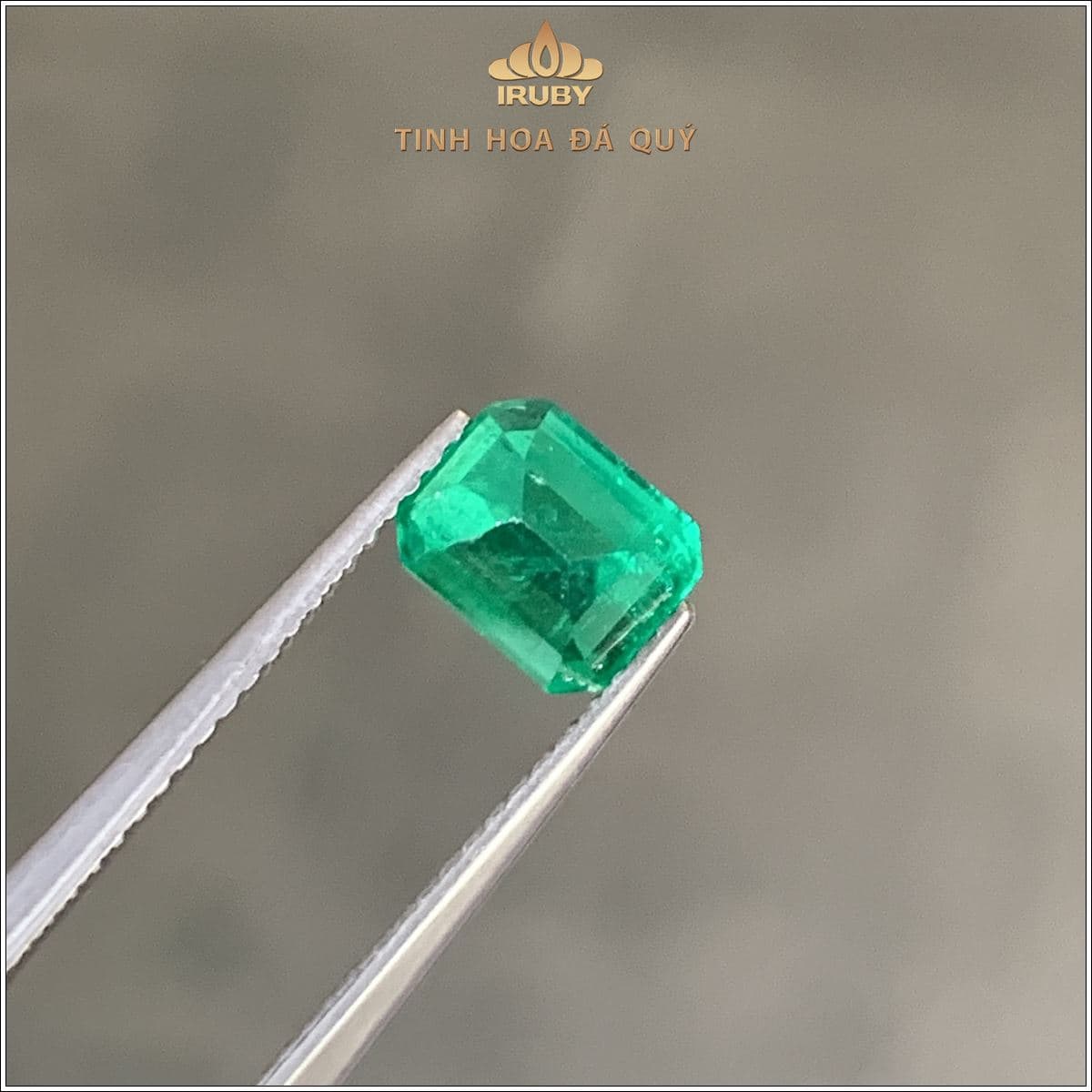 Đá Emerald Colombia xanh vivid tự nhiên 1,30ct - IREM 2504130 Đá Emerald Colombia xanh vivid tự nhiên 1,30ct - IREM 2504130