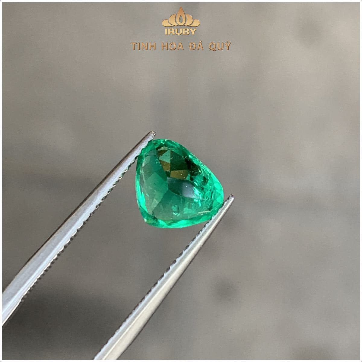 Đá Emerald Colombia xanh vivid tự nhiên 1,64ct - IREM 2504164 Đá Emerald Colombia xanh vivid tự nhiên 1,64ct - IREM 2504164