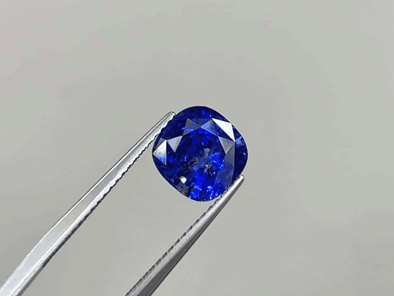 Đá Ruby xanh tượng trưng cho mệnh Thủy trong ngũ hành