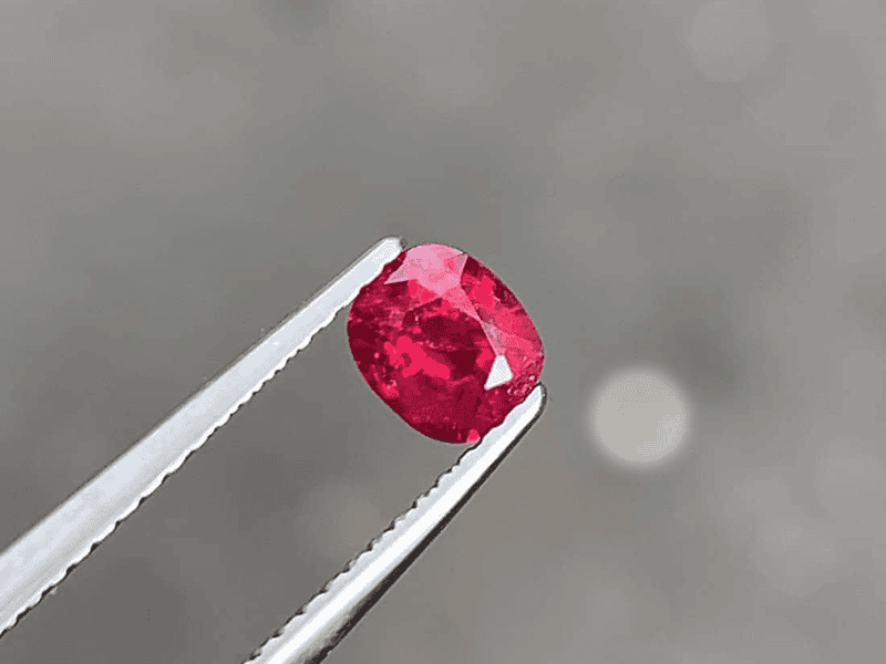 Đá Ruby màu đỏ được rất nhiều người yêu thích lựa chọn