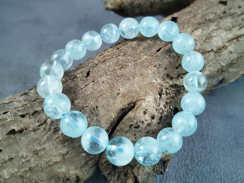Vòng tay Aquamarine mang lại cảm giác bình yên và thư thái cho người đeo vong tay aquamarine mang lai cam giac binh yen va thu thai cho nguoi deo