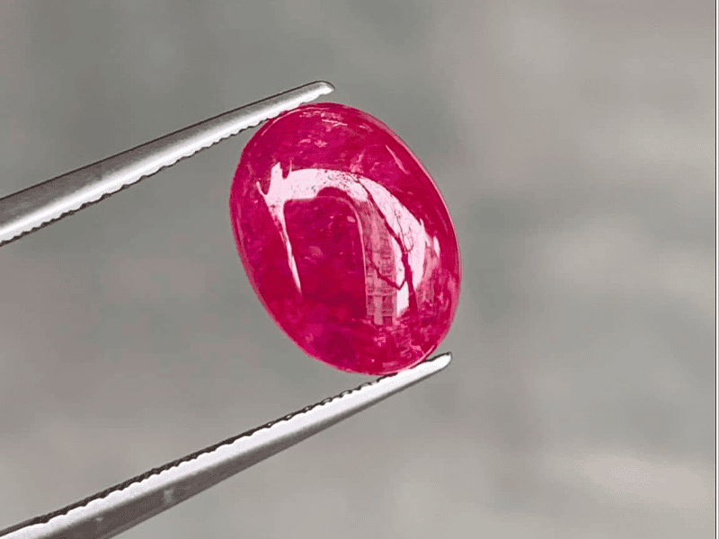 Đá Ruby màu sắc của từng viên phụ thuộc vào các yếu tố vi lượng khác nhau