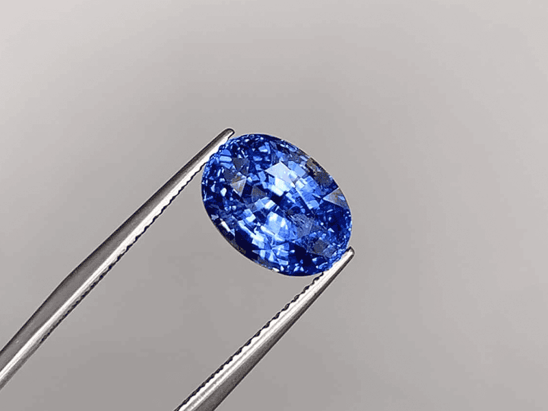 Đá Ruby xanh và xoay quanh những câu hỏi về nó