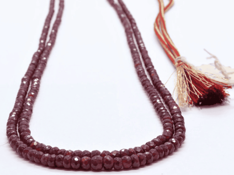 Sử dụng trang sức hay vật phẩm phong thủy từ đá Ruby Nam Phi để tăng cường năng lượng cá nhân