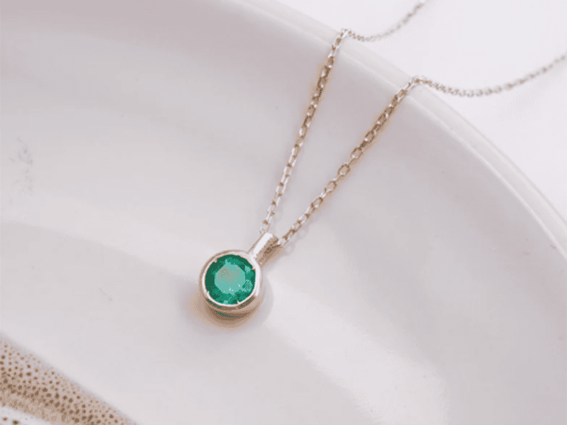 Mặt dây Emerald kết Kim Cương – IREM 233455