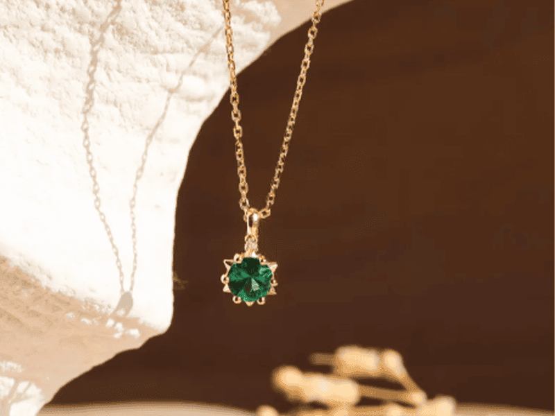 Mặt dây Emerald kết Kim Cương – IREM 233455