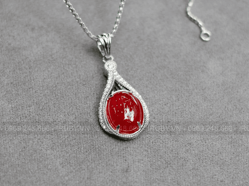 Sử dụng đá Ruby thông qua các mẫu trang sức để tối ưu năng lượng