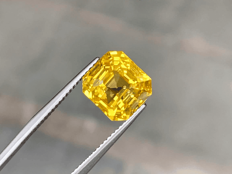 Trên thực tế đá Ruby vàng được công nhận dưới cái tên là Sapphire vàng