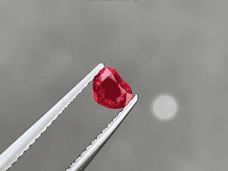 Đá Ruby qua nhiệt để cải thiện chất lượng màu sắc của viên đá