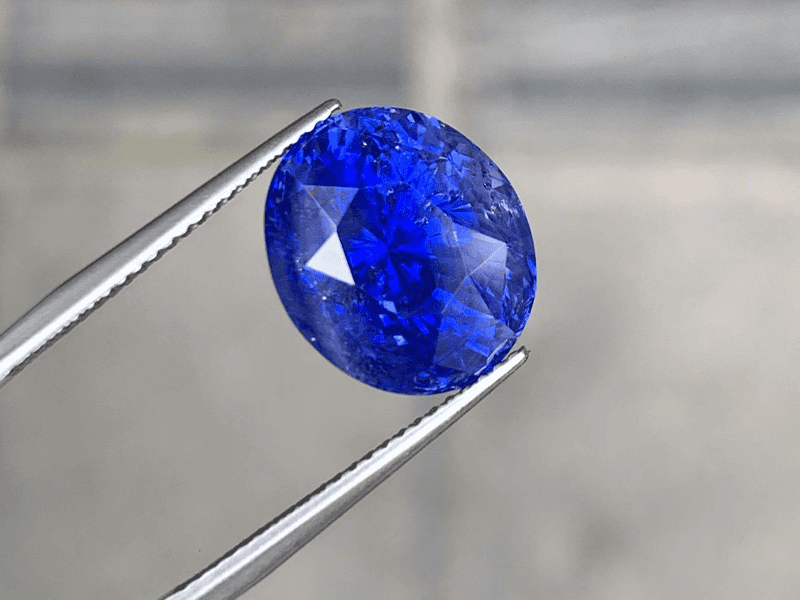 Đá Ruby xanh thực tế là một tên gọi của loại đá Sapphire xanh