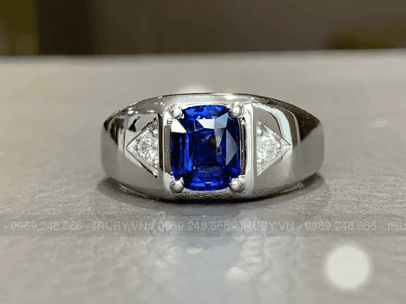 Đá Sapphire được xem là viên đá của tri thức và bình yên